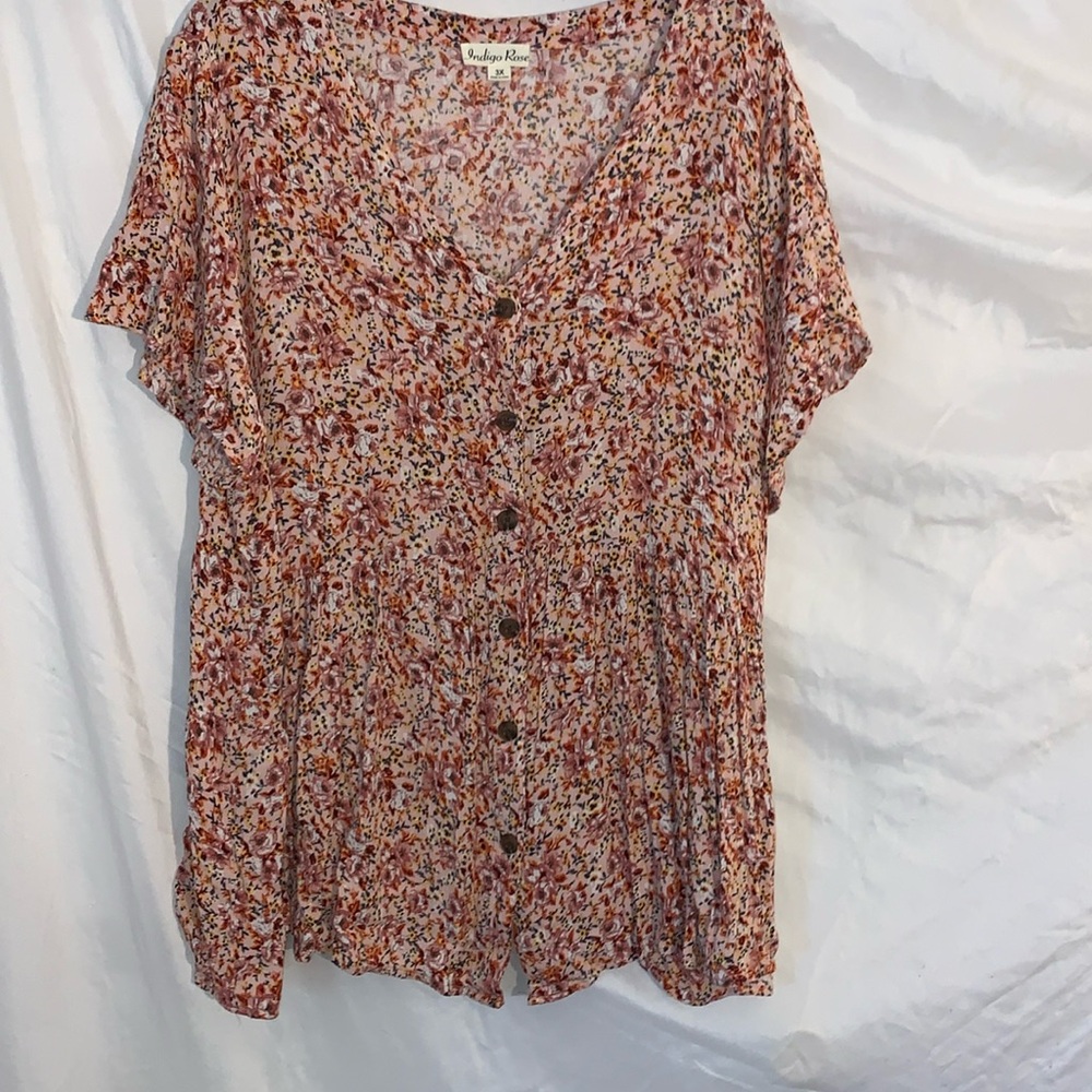 Cute 3X shirt great condition, orange with brown buttons flowers